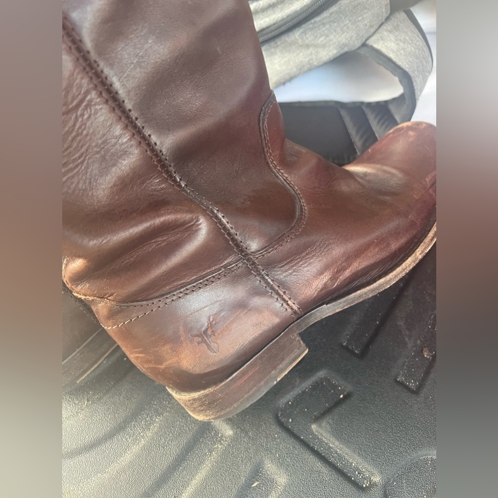 Authentic FRYE Melissa button boots. Dark brown size 7